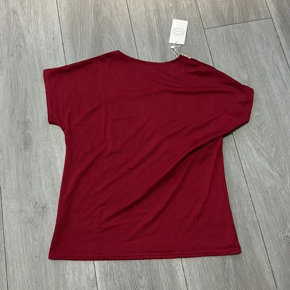 NWT 🏷️ Maroon laced tee camisa medium - Picture 4 of 5